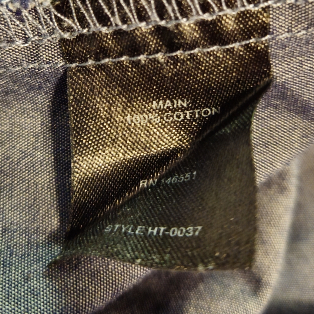 Chic Chambray V-Neck Blouse - Picture 8 of 8